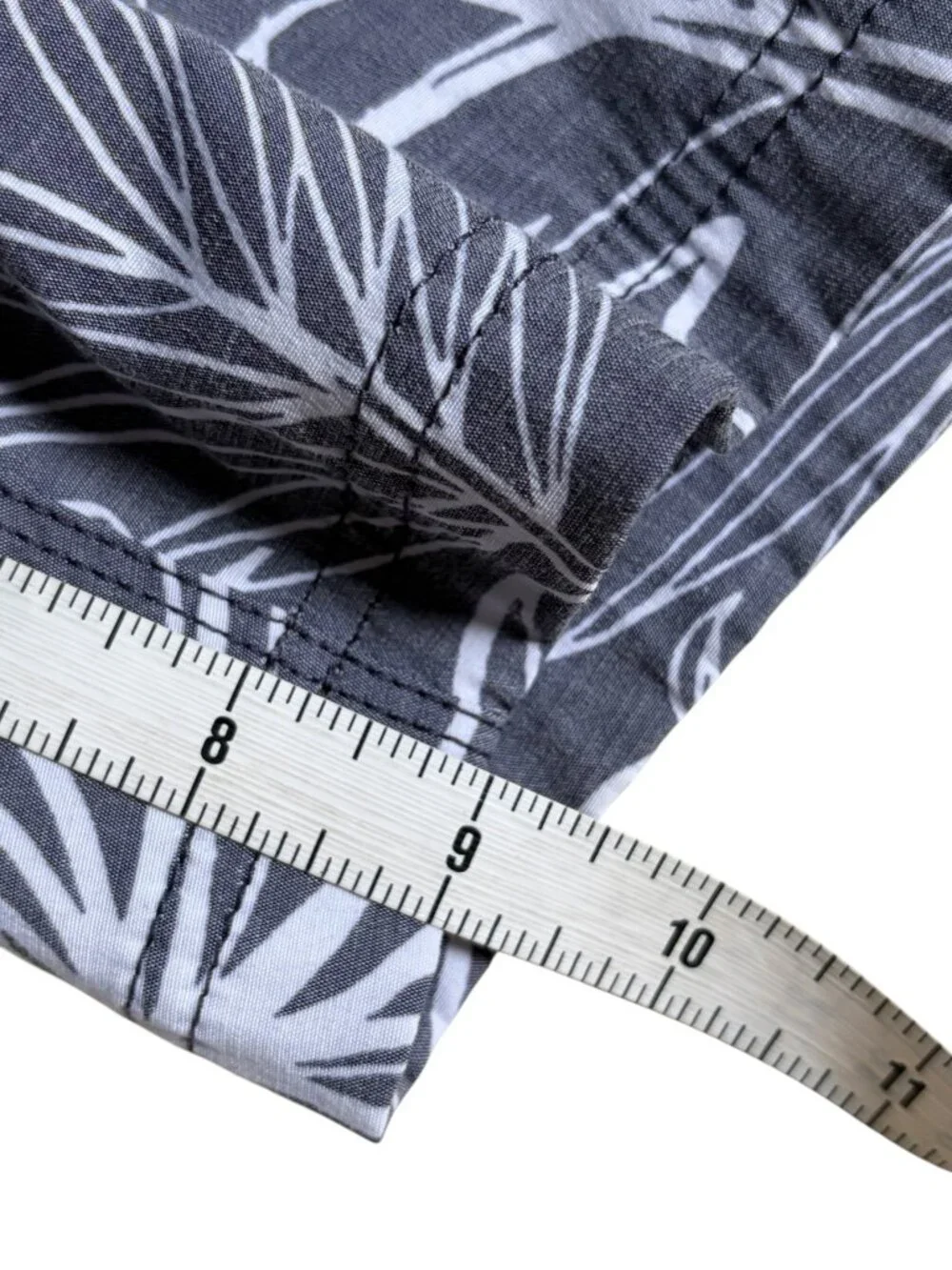 J. Crew Men's Flex Swimwear Men's Floral Swim Trunks (Grey & White) - 31